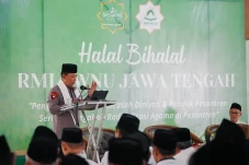 Kapolri Ajak Santri...