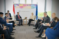 Bertemu Presiden Komisi...