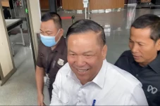 Sekda Riau Hanya Tersenyum...