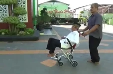 Kakek Lumpuh di Ponorogo...