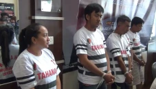 Sekeluarga di Batam...