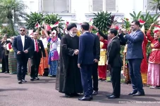 Presiden Jokowi Terima...