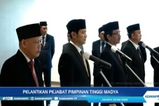 Mahfud MD Resmi Lantik...