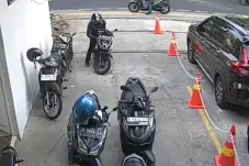 Hitungan Detik, Motor...