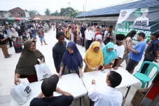 Warga Tangerang Serbu...