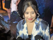 Prilly Latuconsina Beri...
