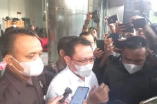 Usai Diperiksa KPK,...