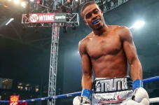 Errol Spence Incar Pertarungan...