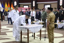 Isi Kekosongan Kepala...