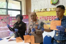 Polisi Tangkap 10 Pemuda...