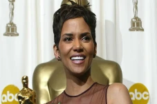 5 Fakta Halle Berry,...