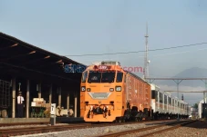 Pacu Produksi Kereta,...