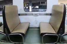 Kursi Tegak Kereta Ekonomi...