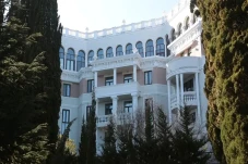 Crimea Rampas Apartemen...