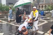Hujan Deras Tak Halangi...