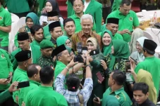 Tegas Dukung Ganjar,...