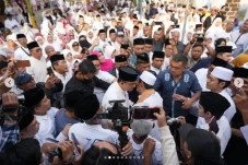 Anies Baswedan dan KH...