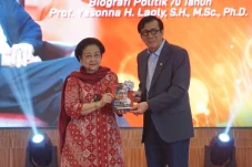 Yasonna Luncurkan Buku...