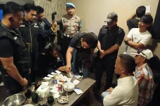 Petugas Gabungan Razia...