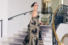 Cinta Laura Tampil Mewah...