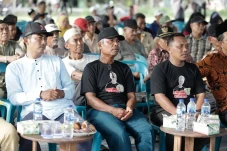 Dekatkan Diri ke Masyarakat,...
