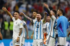 Demi Messi Menari, PSSI...