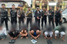 Polisi Bubarkan Tawuran...