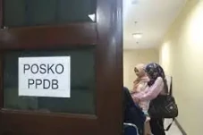 Sekolah Jual Beli Kursi,...