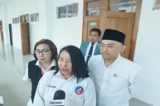 Hakim Tunda Tuntutan...