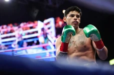 Ryan Garcia Tantang...