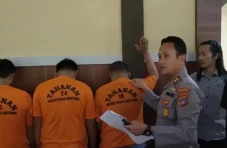Keji! 10 Pria Setubuhi...