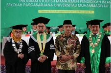 UAH Raih Gelar Doktor...