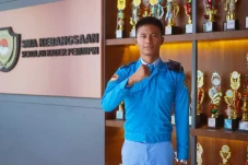 Mengenal Frans Timothy,...