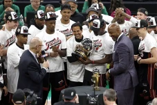 Hasil Pertandingan NBA:...