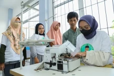 Cetak Santri Unggulan,...