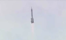 3 Astronot China Diluncurkan...