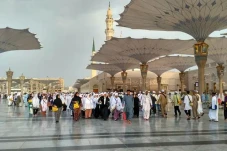 Madinah Musim Panas,...