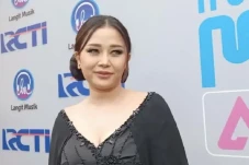 7 Artis Indonesia Enggan...