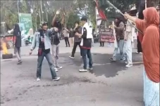 Emak-emak di Pinrang...