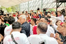 Ganjar Pranowo Disambut...