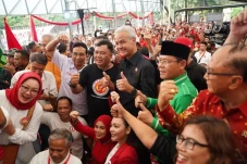 Resmikan Rumah Aspirasi...