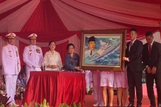 Megawati dan Puan Hadiri...