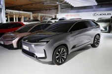 Toyota Produksi SUV...