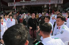 Sampaikan Amanat Presiden,...
