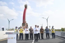 Jokowi Resmikan Jembatan...