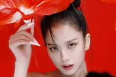 Jisoo Positif Covid-19,...