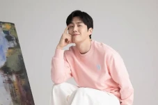 Kim Seon Ho Tiba di...