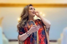 8 Artis Melahirkan di...