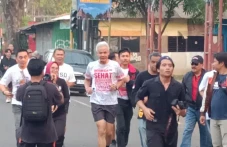 Ganjar Lari Pagi di...