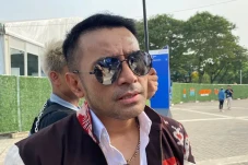 Meski Banjir Keringat,...